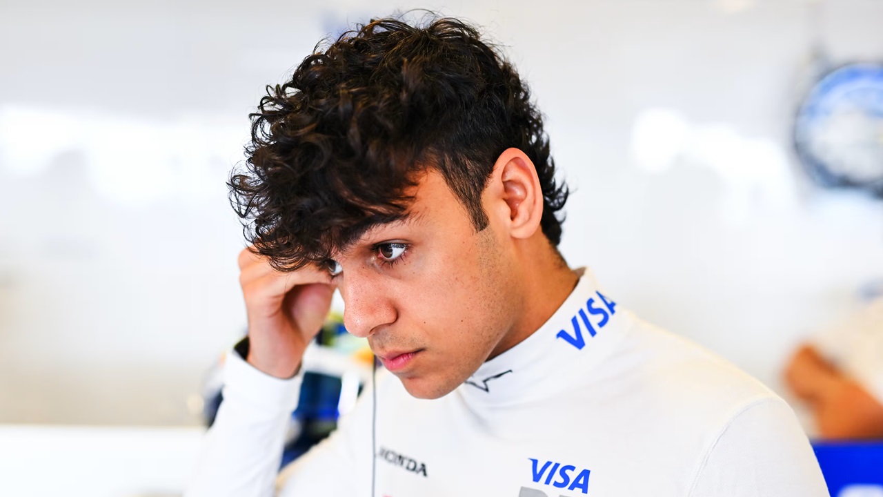 Arvid Lindblad Ucap Terima Kasih Atas Dukungan Helmut Marko