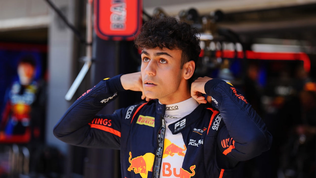 Bearman Ingatkan Arvid Lindblad, Debut F1 Tak Semudah yang Dibayangkan