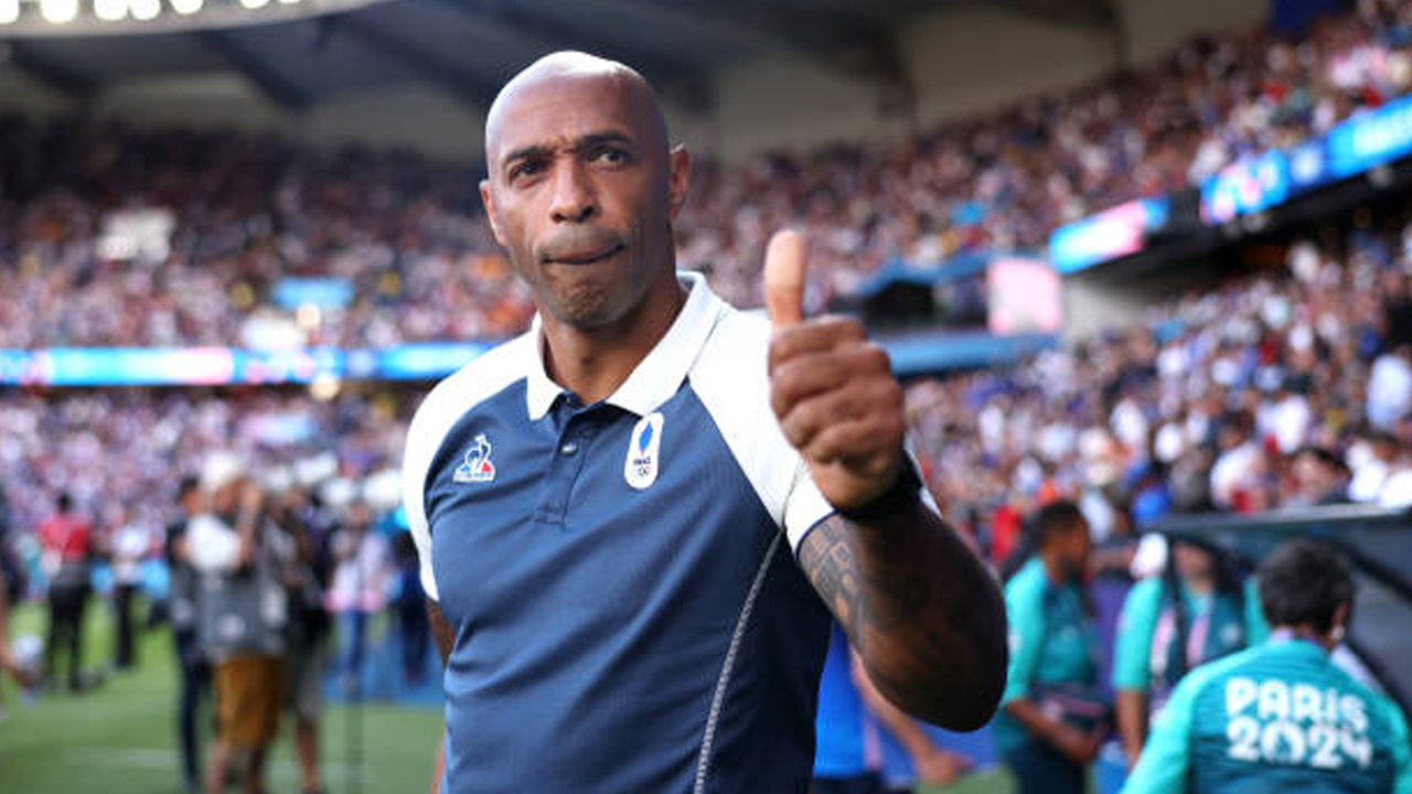 Thierry Henry Terima Penghargaan Lifetime Achievement