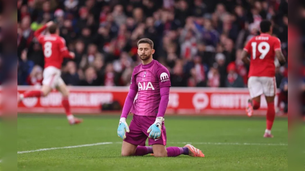 Tottenham Incar Dua Penjaga Gawang Gantikan Vicario Jelang Januari