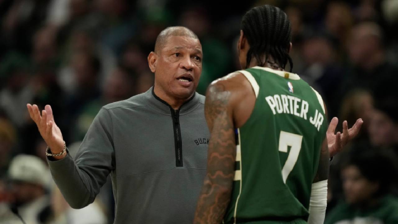 Doc Rivers Tegaskan Bucks Tak Perlu Perubahan Besar Meski Terpuruk