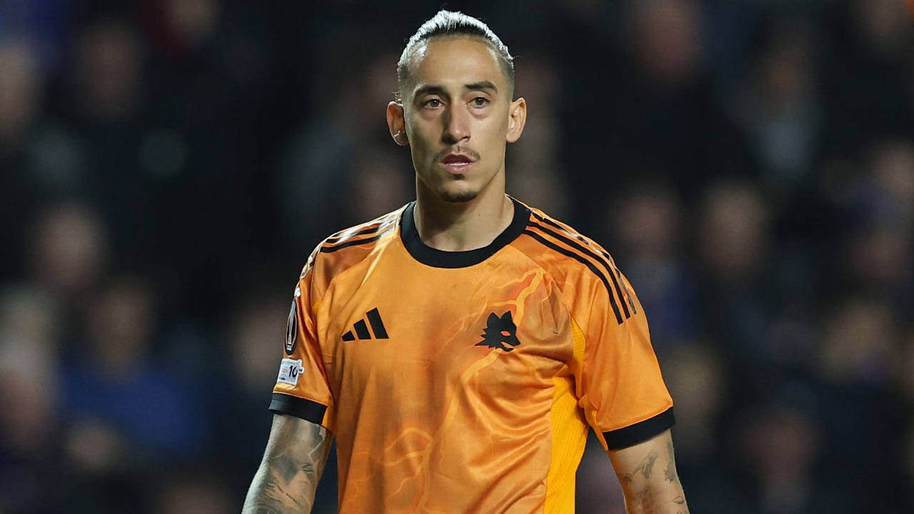 Roma Tak Puas, Kostas Tsimikas Bisa Pulang Lebih Cepat ke Liverpool