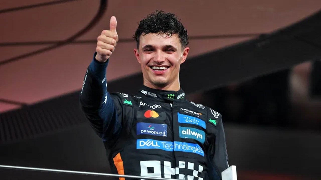 Lando Norris Jadi Pebalap ke-21 Tandatangani Helm Legendaris