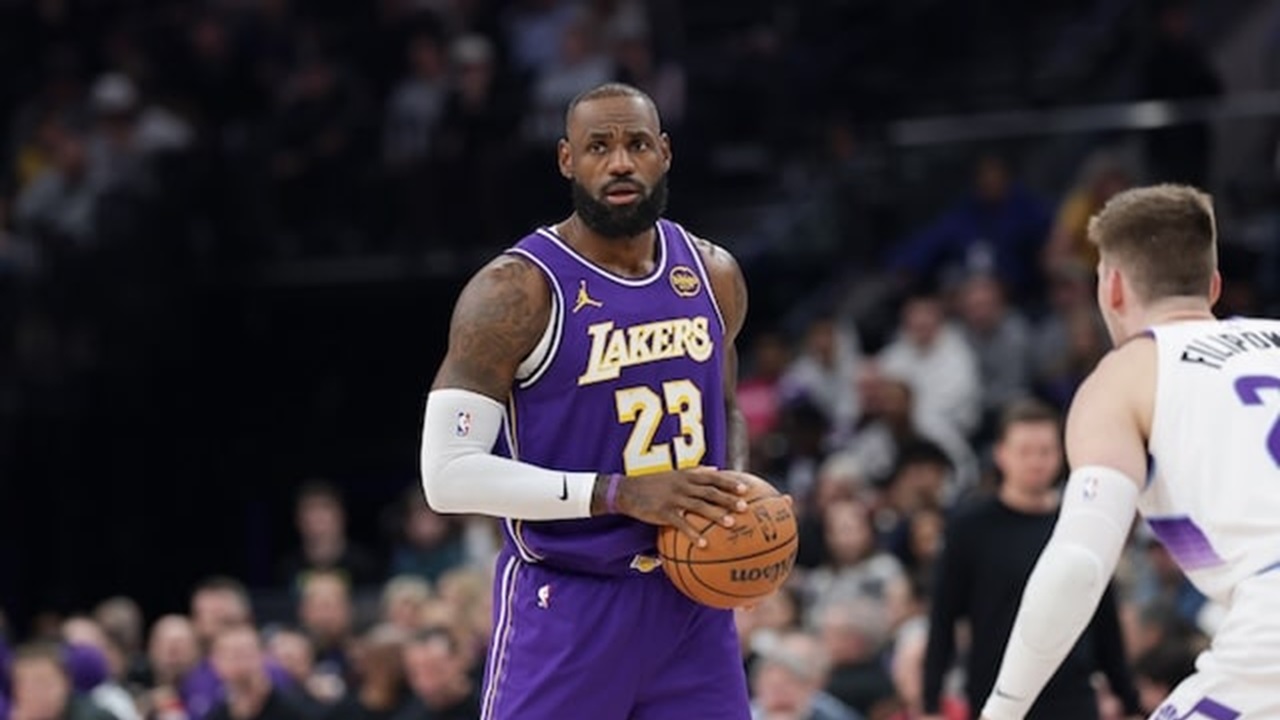 LeBron James Berikan Kabar Baik Usai Sempat Cedera Lawan Jazz