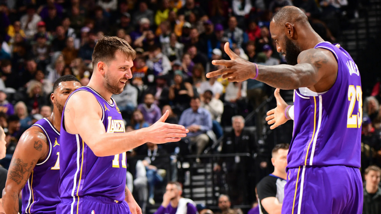 Luka Doncic Bersinar dengan Triple-Double 45 Poin, Antar Lakers Bekuk Jazz