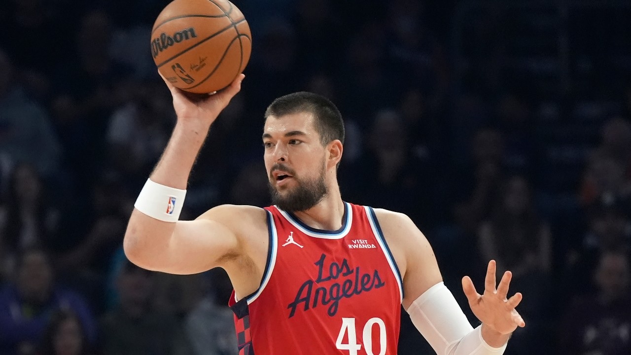 Cedera engkel buat Ivica Zubac menepi 3 pekan.