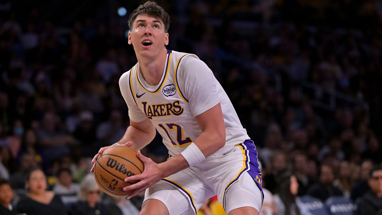 Jake LaRavia ungkap faktor yang buat Lakers tumbang dari Clippers.
