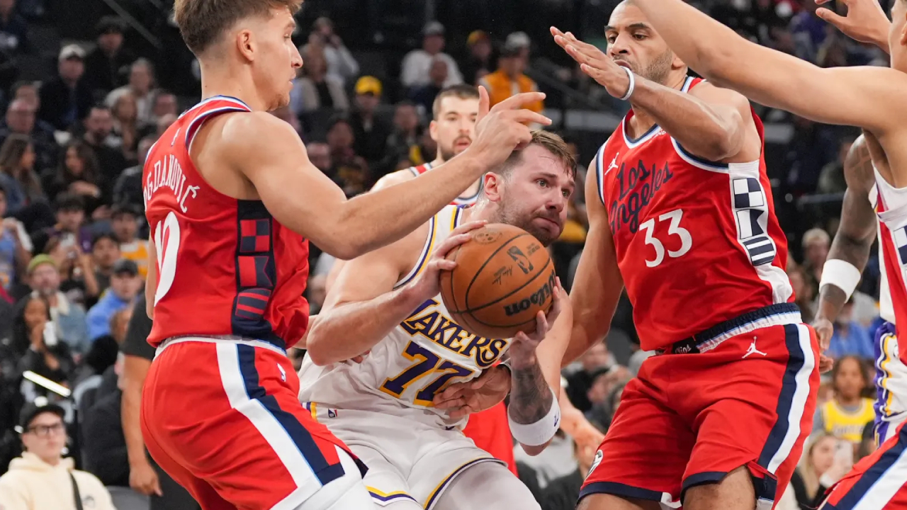 Lakers Kehilangan Luka Doncic Akibat Memar Kaki Saat Takluk dari Clippers