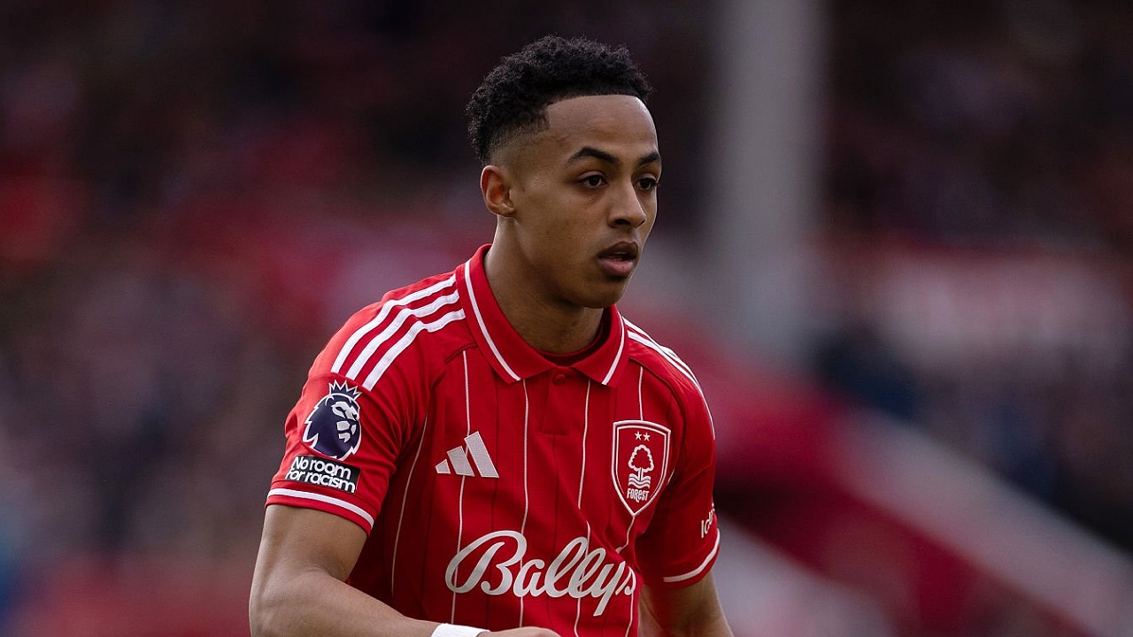 Winger Nottingham Forest, Omari Hutchinson