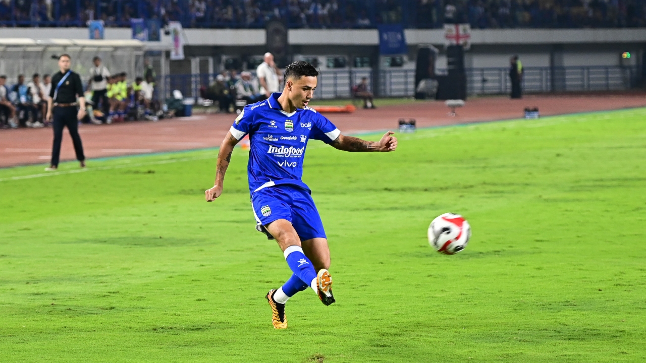 Pemain serba bisa Persib, Eliano Reijnders