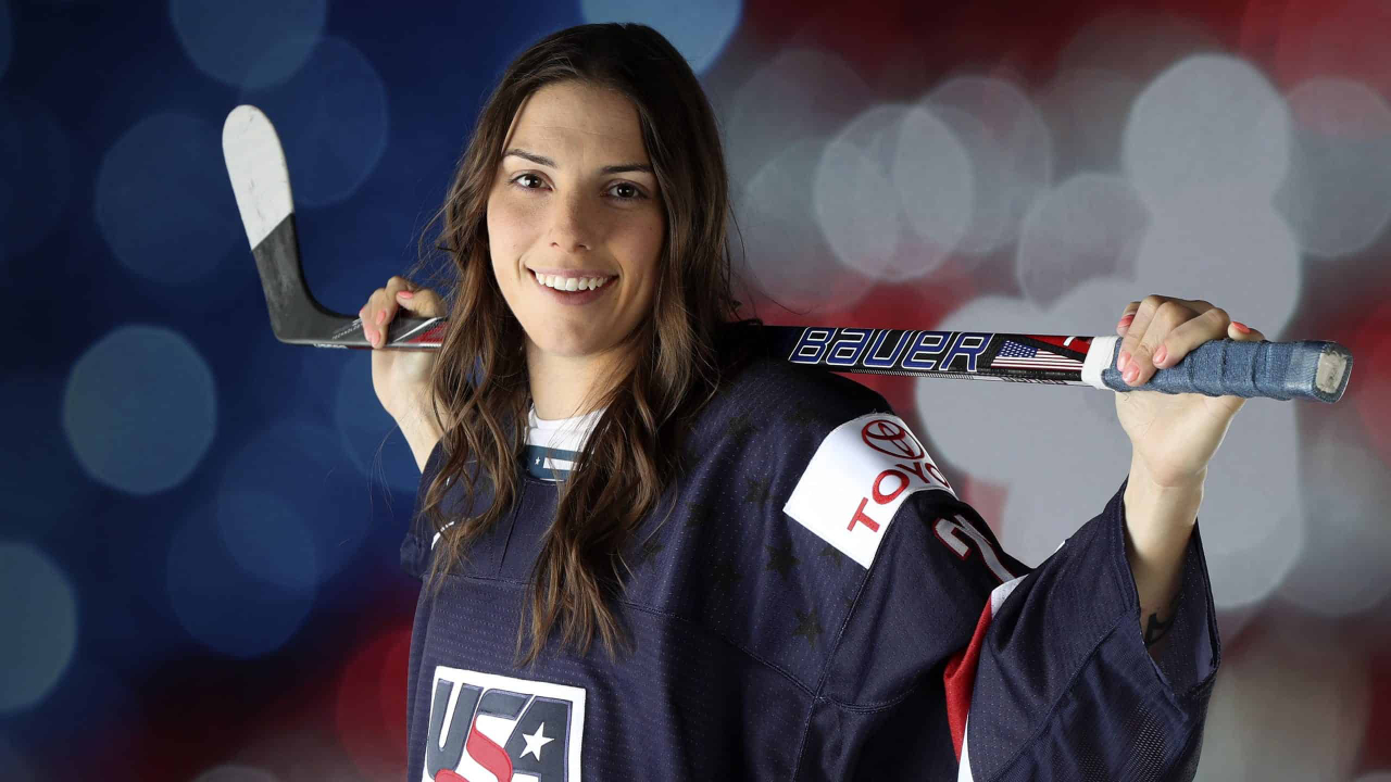 Selama dua dekade bersama tim nasional, Hilary Knight menjadi simbol konsistensi dan mental juara. (Foto: AP)