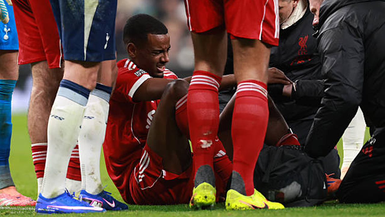 Alexander Isak Naik Meja Operasi, Liverpool Tak Batasi Waktu Pemulihan