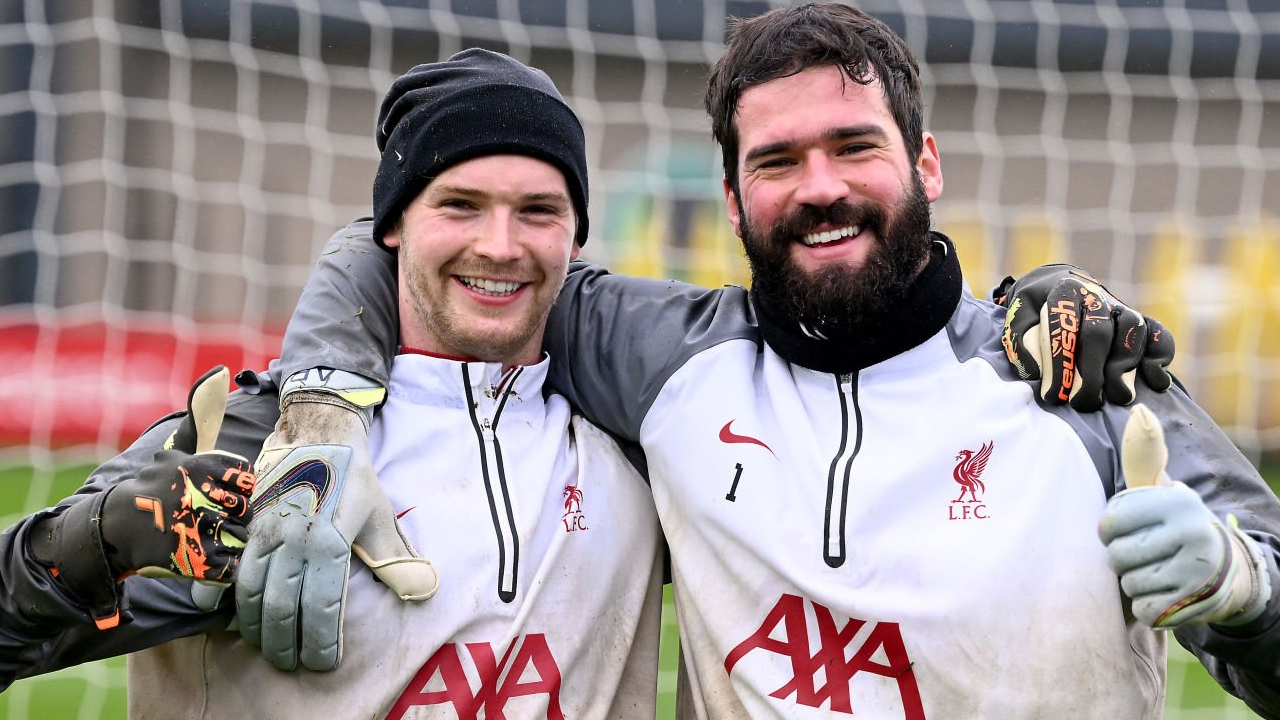 Caoimhin Kelleher Ceritakan Pelajaran Berharga dari Alisson Becker