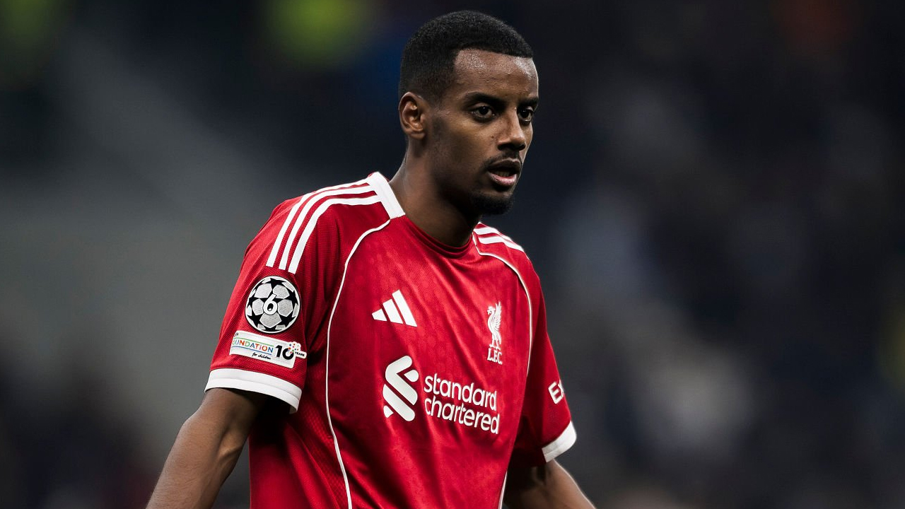 Cedera Parah Alexander Isak Picu Isu Transfer, Arne Slot Pilih Tutup Mulut