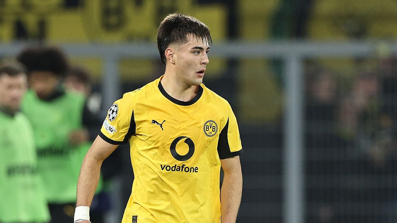 Chelsea sedang meminjamkan Aaron Anselmino ke Borussia Dortmund