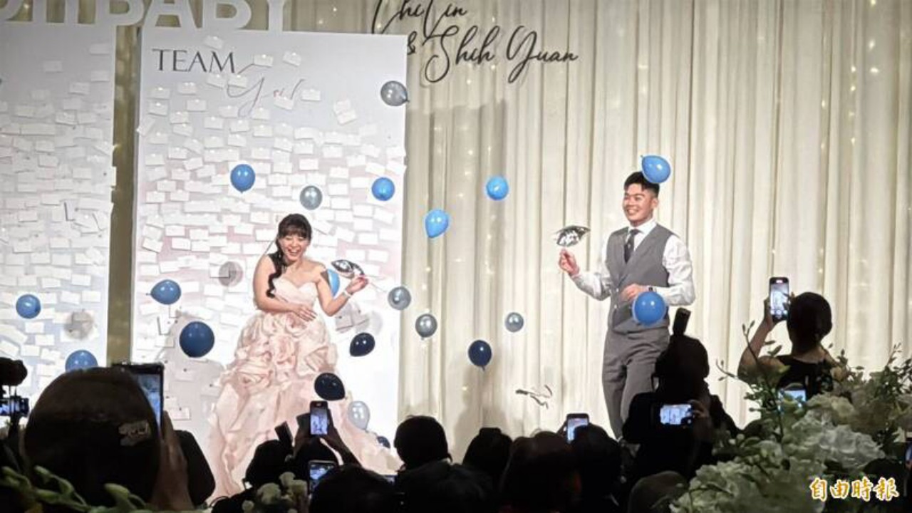 Di Pesta Pernikahan, Wang Chi Lin Umumkan Sambut Kelahiran Sang Buah Hati