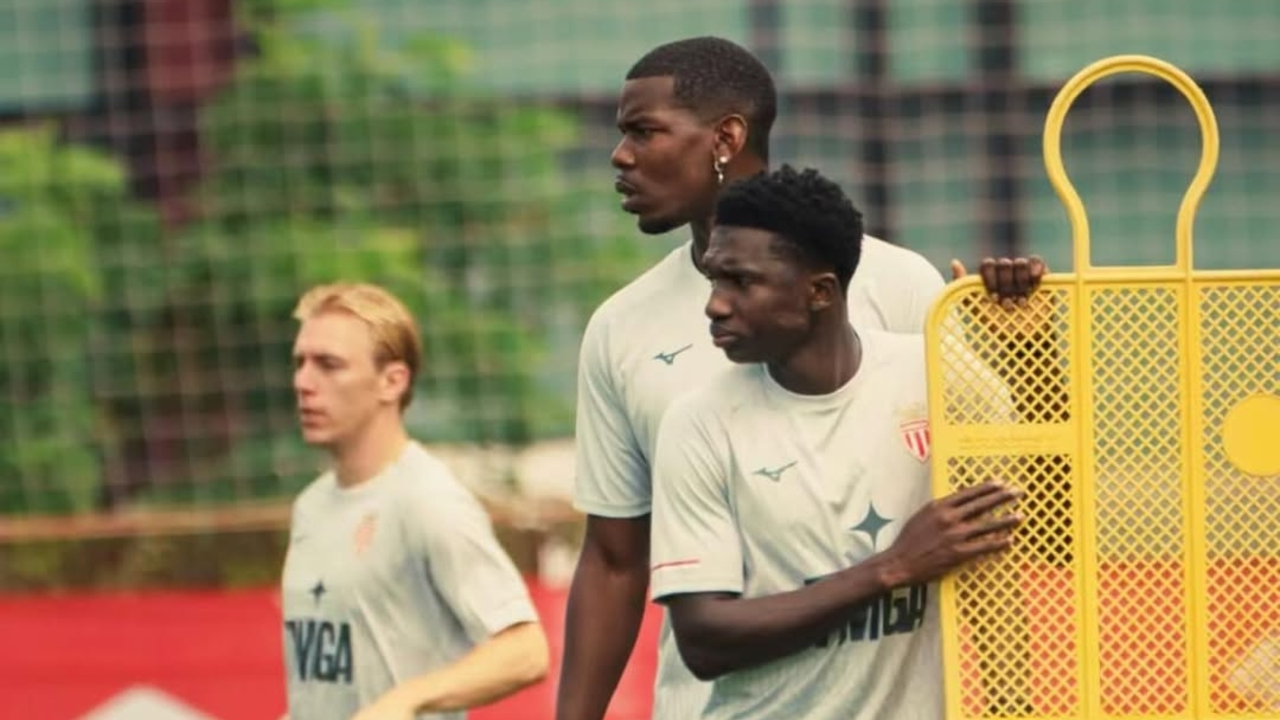 Lamine Camara dan Paul Pogba