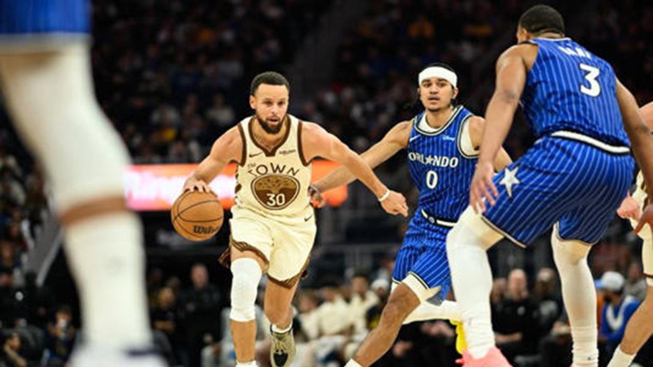 Stephen Curry Mengamuk, Warriors Hancurkan Magic