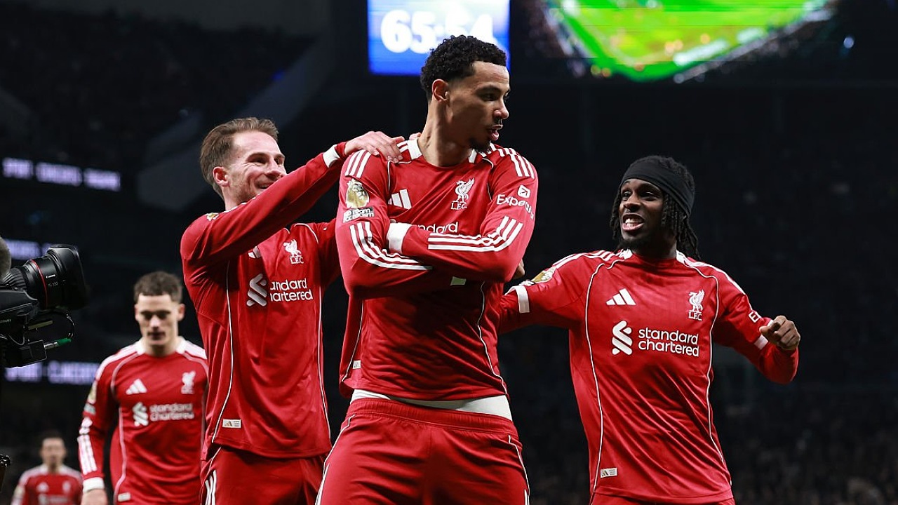 Wayne Rooney tetap menganggap Liverpool sebagai pesaing gelar