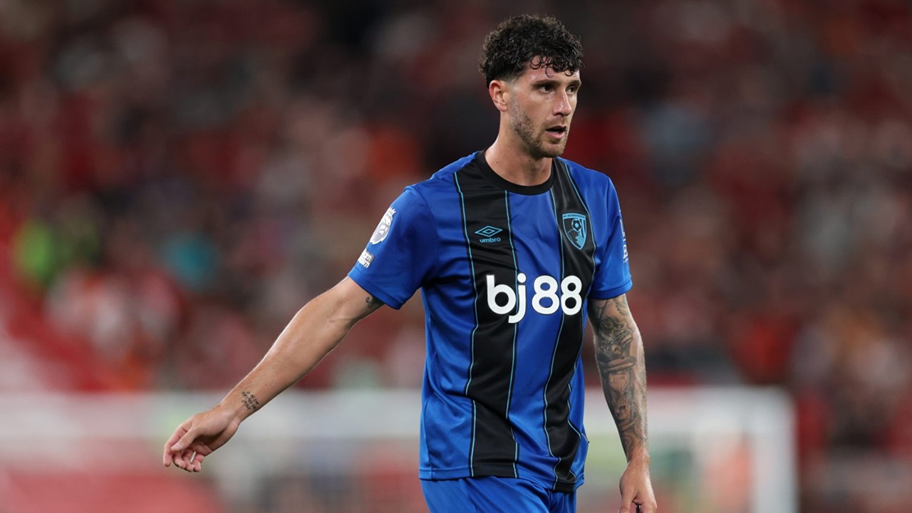 Barcelona Miliki Tiga Bek Opsi yang Dipertimbangkan