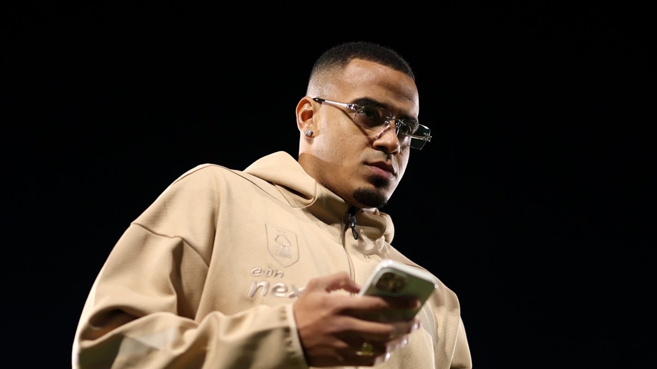 Barcelona Terus Memantau Bek Tengah Asal Brasil