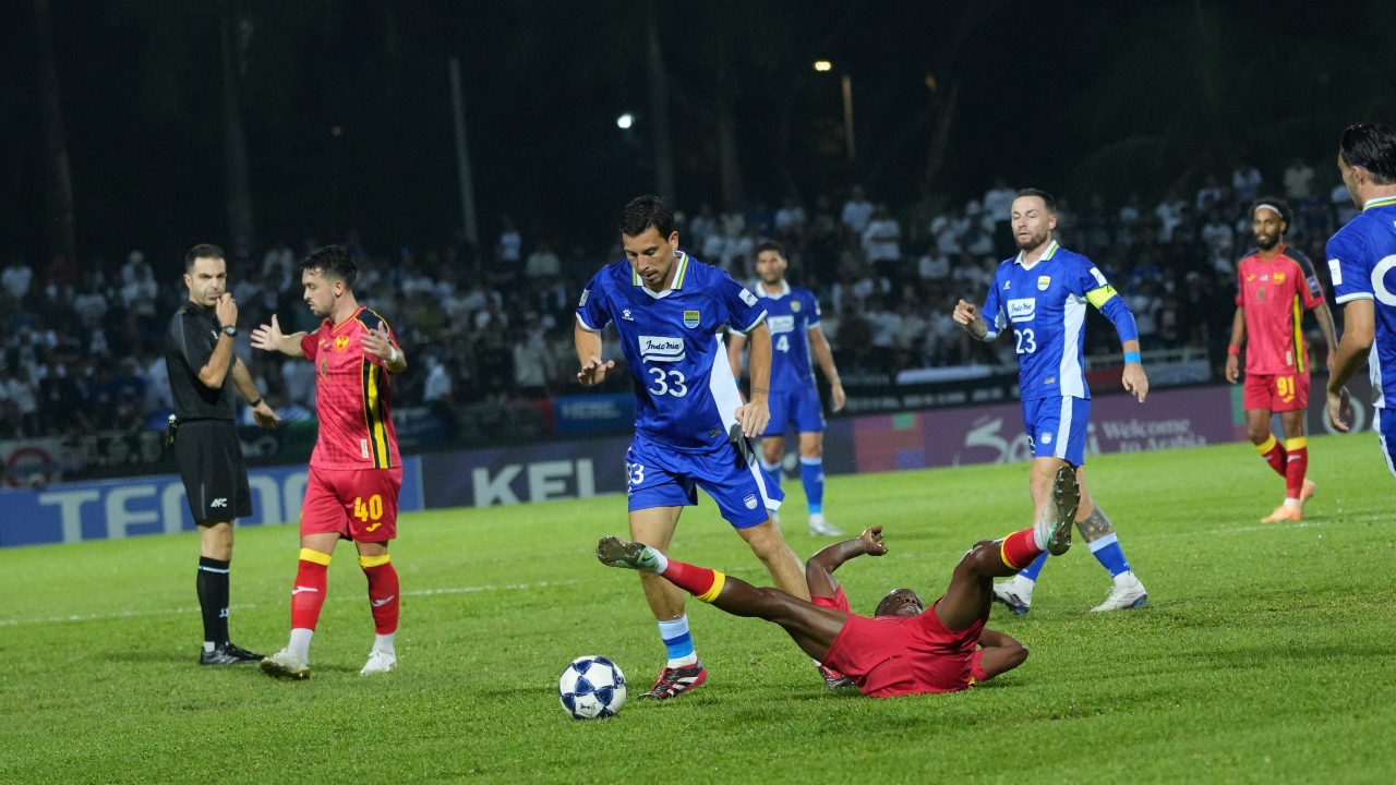 Gelandang Persib, Thom Haye