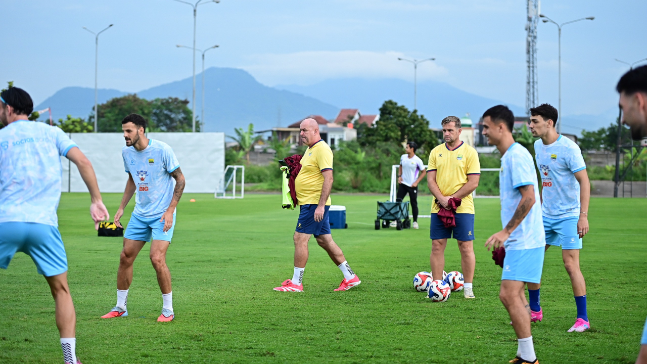 Pemain Persib ketika berlatih