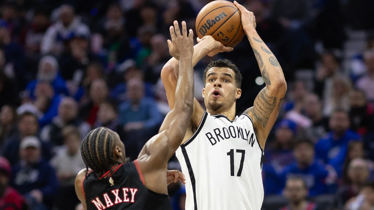 Michael Porter Jr (kanan) mencetak 28 poin saat tim tamu Brooklyn Nets mengalahkan Philadelphia 76ers 114-106 pada Selasa (23/12). (Foto: AP)
