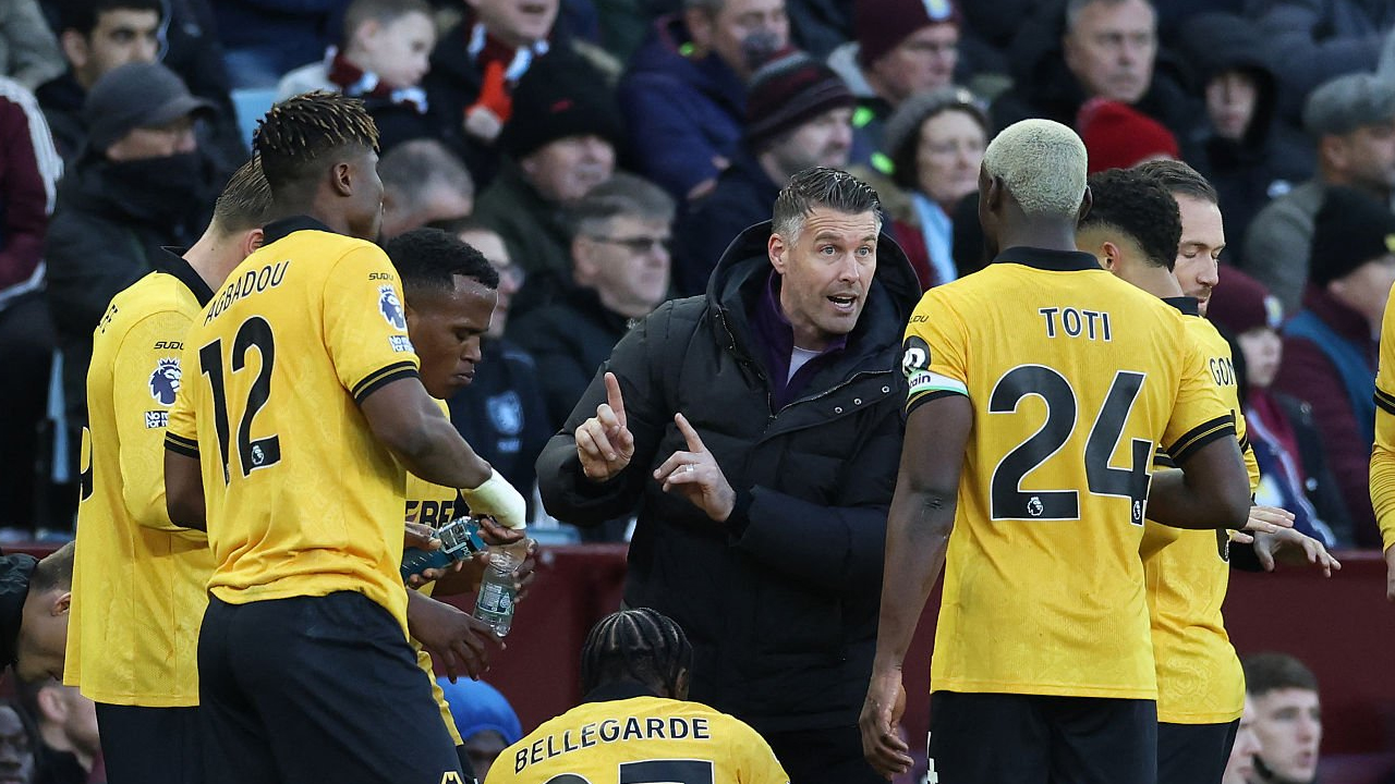 Mentalitas Buruk, Rob Edwards Akui Sulit Bangkitkan Kepercayaan Diri Wolves