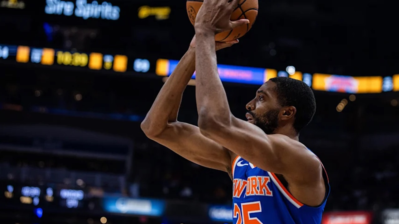 Mikal Bridges Coba Menciptakan Sejarah di Hari Natal