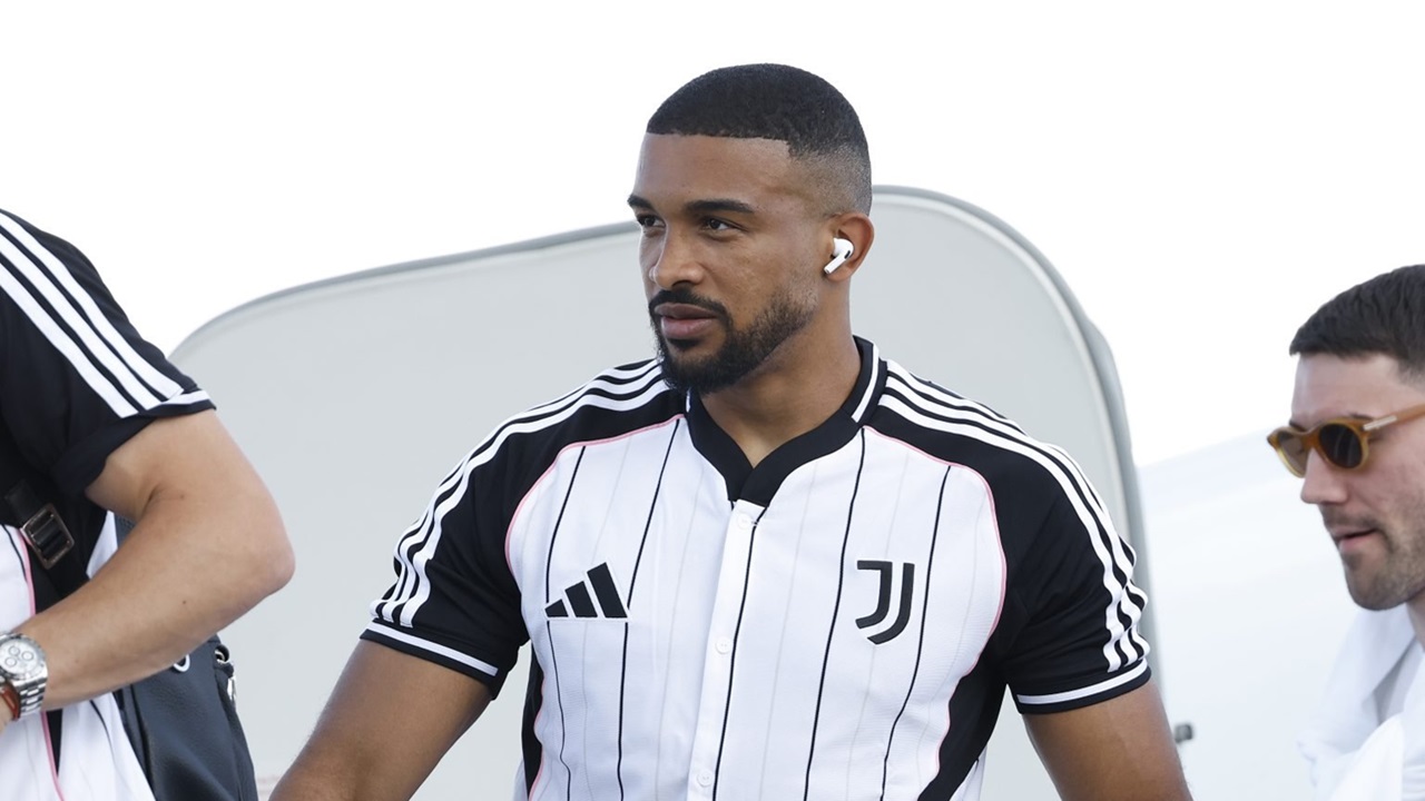 Barcelona Menyusun Daftar Tiga Bek yang Dipertimbangkan