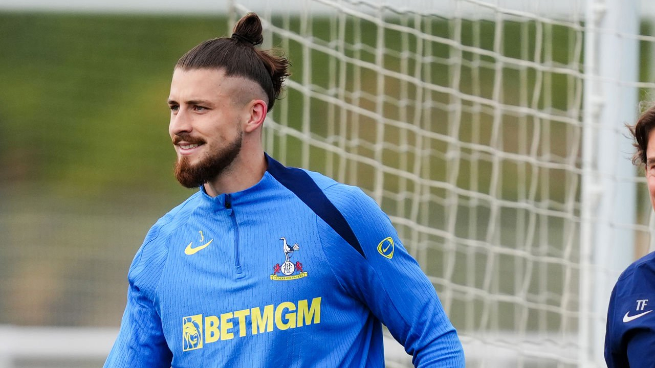 Kejar Tiket Liga Champions, AS Roma Percepat Transfer Radu Dragusin