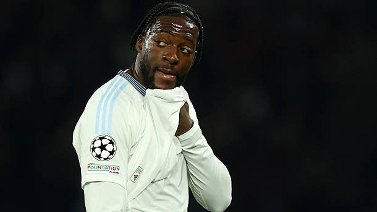 Meski Krisis Bek, Chelsea Tak Ubah Sikap Soal Masa Depan Axel Disasi