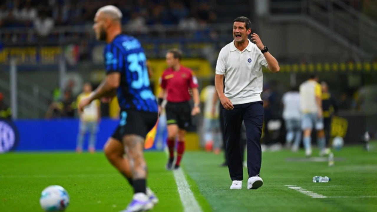 Cristian Chivu meminta Inter Milan bangkit di laga versus Atalanta (29/12), setelah kegagalan Nerazzurri menjuarai Piala Super Italia pekan lalu / via Getty Images