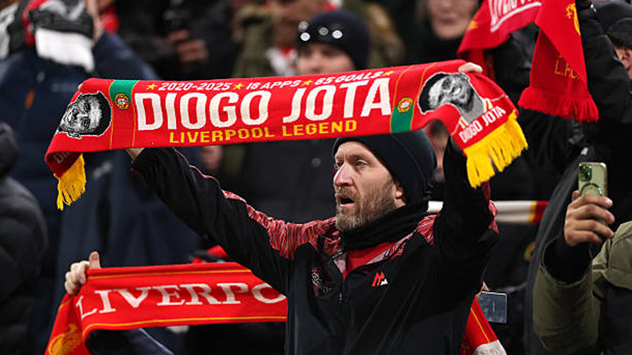 Van Dijk Tegaskan Tak Masalah Fans Liverpool Nyanyikan Lagu Diogo Jota