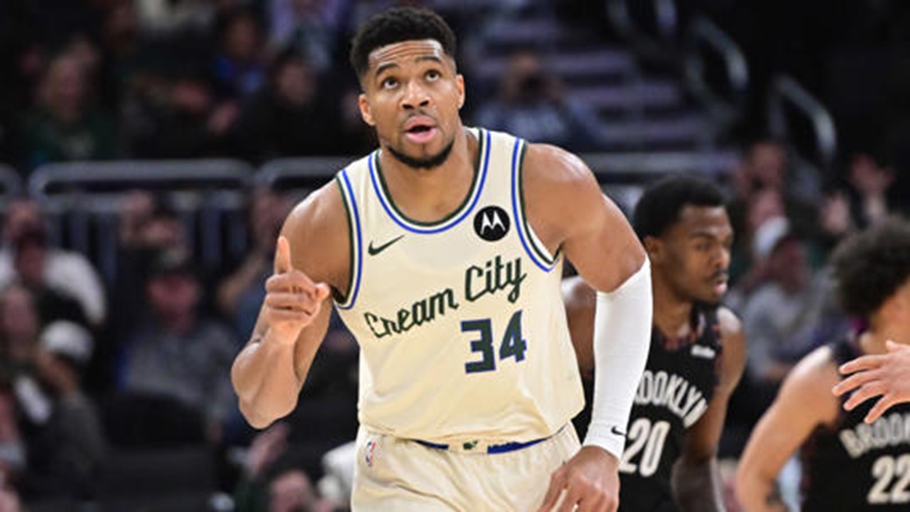 Giannis Antetokounmpo Kembali, Bucks Hentikan Kemenangan Bulls
