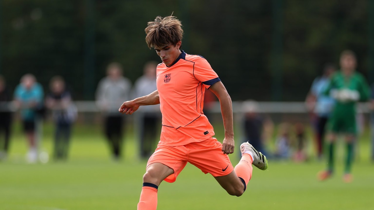 Hansi Flick Cari Solusi Menambal Lini Belakang Barcelona