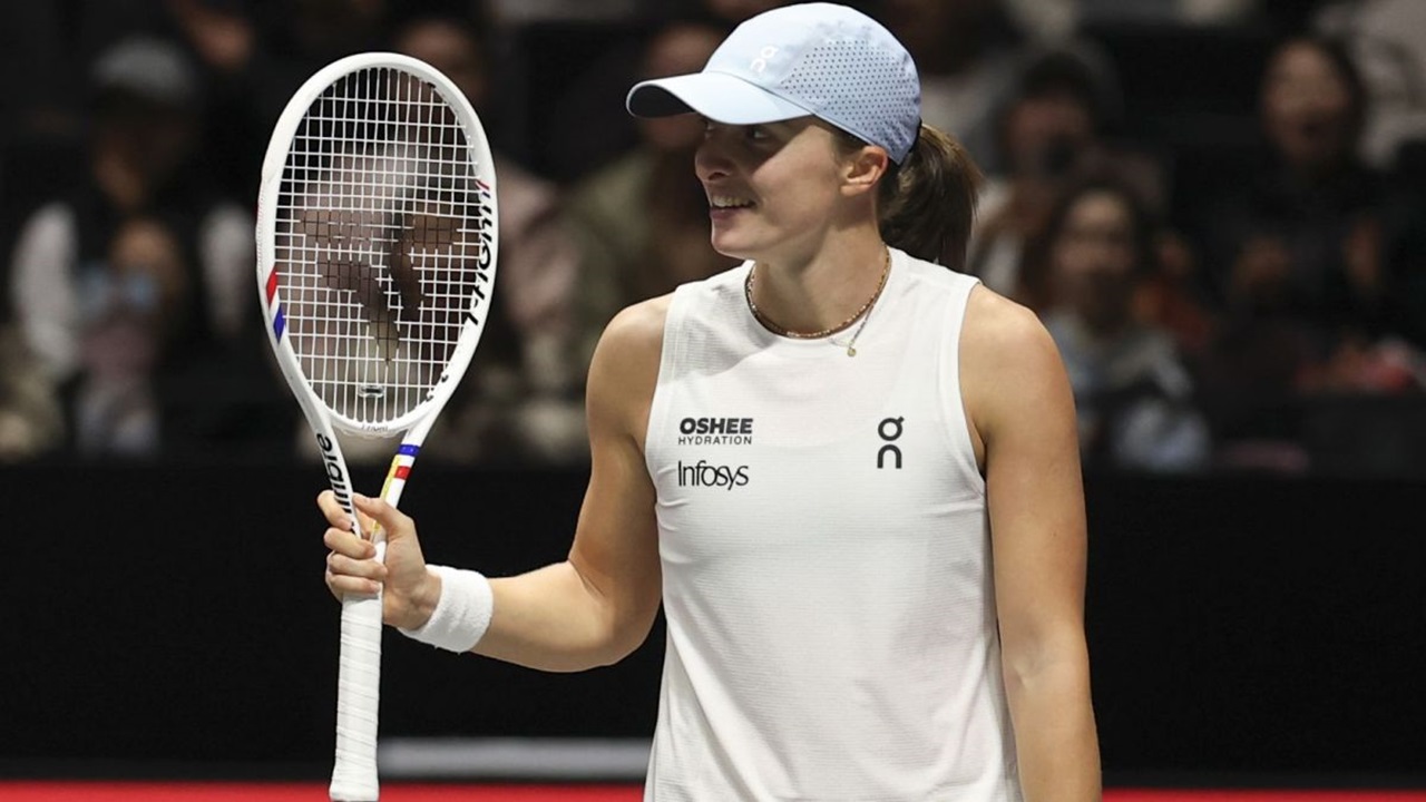 Jawaban Iga Swiatek Saat Ditanya Apakah Tiga Gelar Musim 2025 Tandai Penurunan Hasil