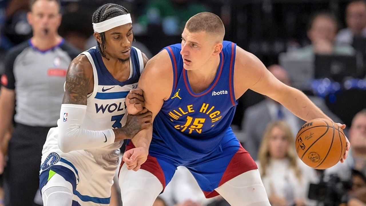 Jaden McDaniels Kesulitan Menjaga Nikola Jokic