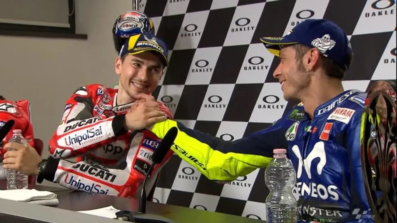 Lorenzo Takjub Konsistensi Valentino Rossi Cetak Waktu Sama 15 Lap Beruntun