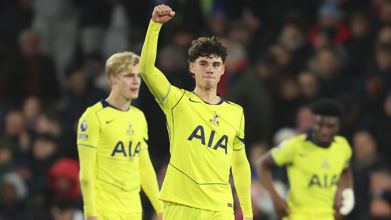 Redakan Tekanan di Tottenham, Archie Gray Bela Thomas Frank