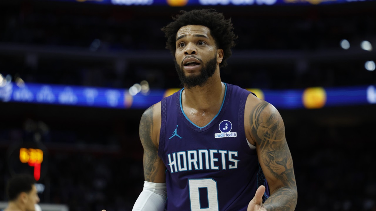 Miles Bridges Tinggalkan Lapangan saat Hornets Dikalahkan Bucks