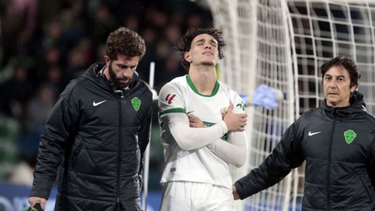 Hector Fort Menepi Lama karena Operasi Cedera Bahu