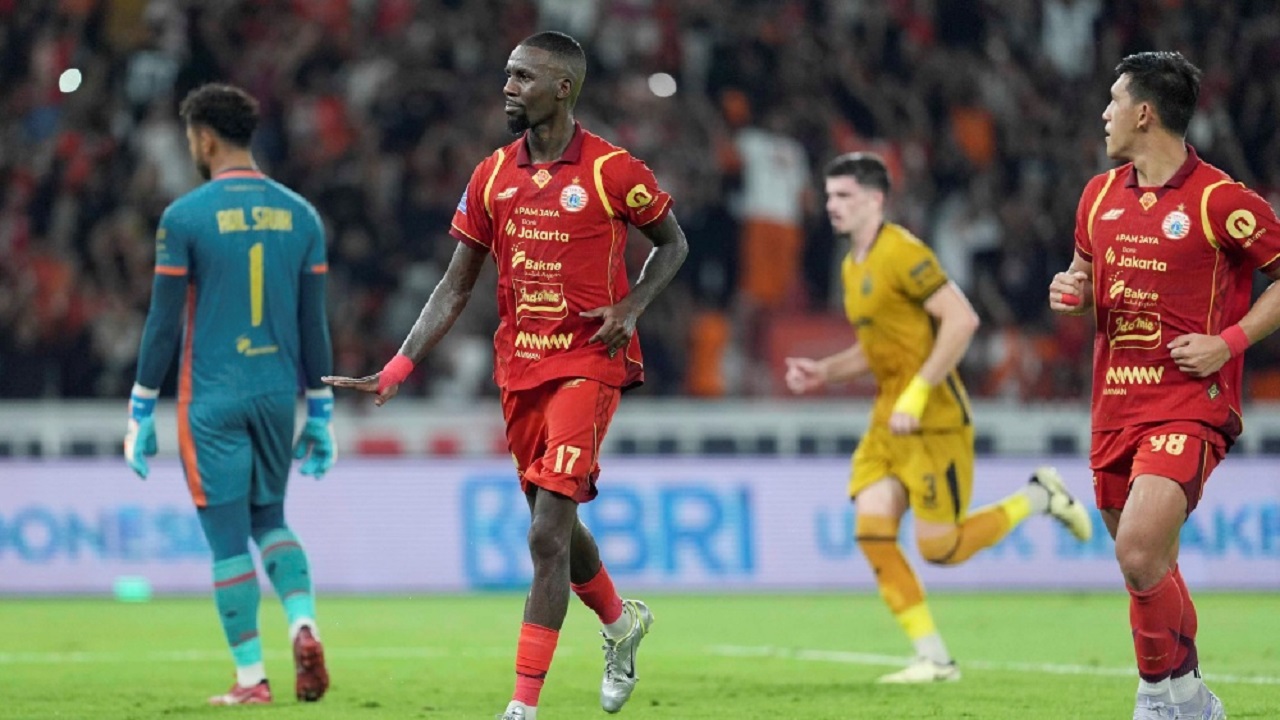 Pemain Persija Jakarta, Allano Lima merayakan gol ke gawang Bhayangkara FC