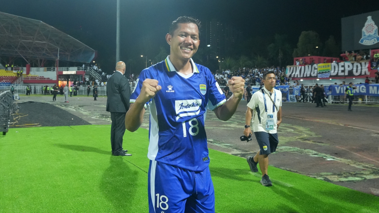 Gelandang Persib, Adam Alis