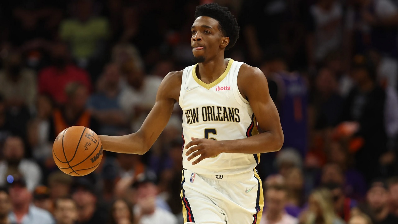 Los Angeles Lakers terus berminat datangkan Herb Jones dari New Orleans Pelicans.