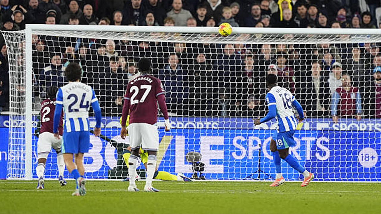 Meski Panenka Danny Welbeck Gagal, Fabian Hurzeler Tegaskan Dukungan Penuh