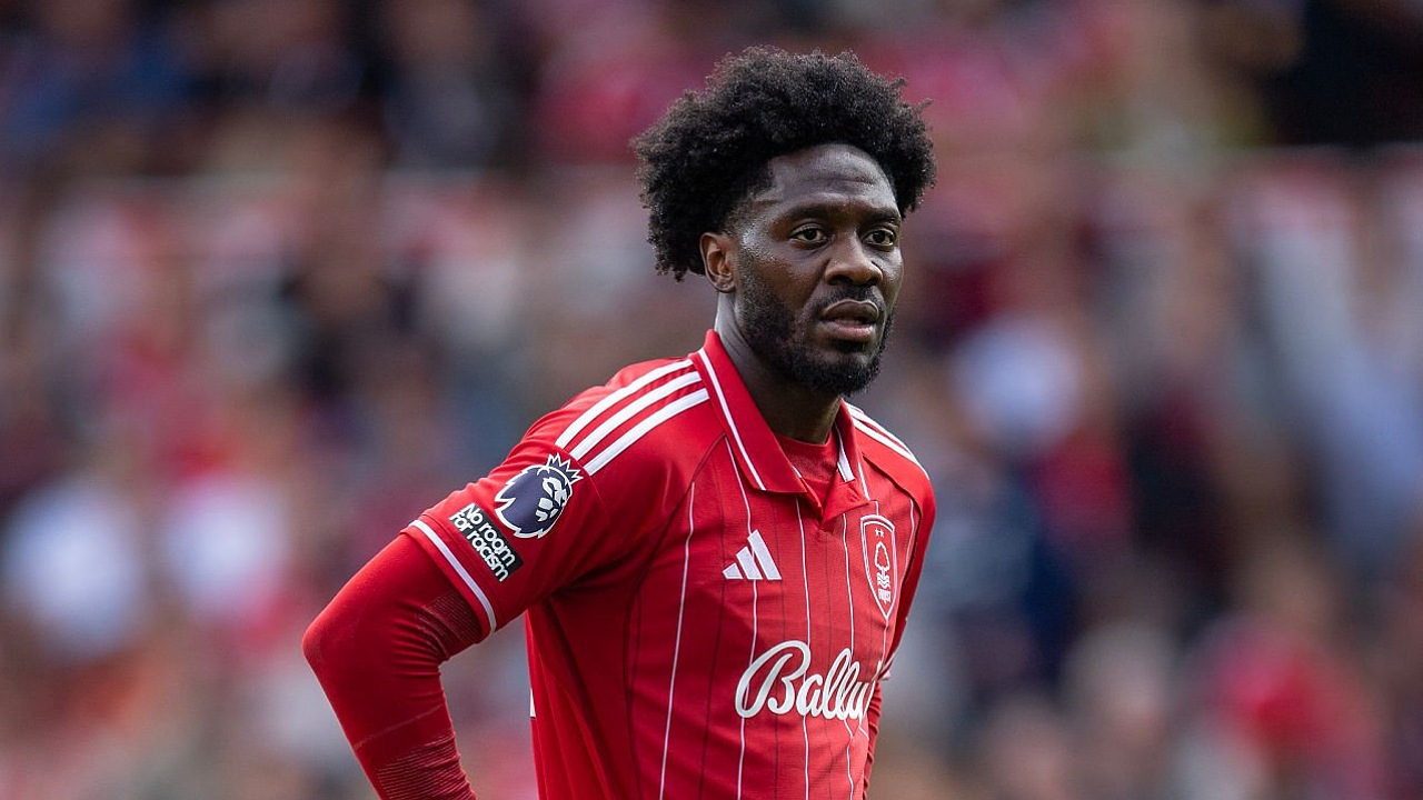 Bek Nottingham Forest, Ola Aina