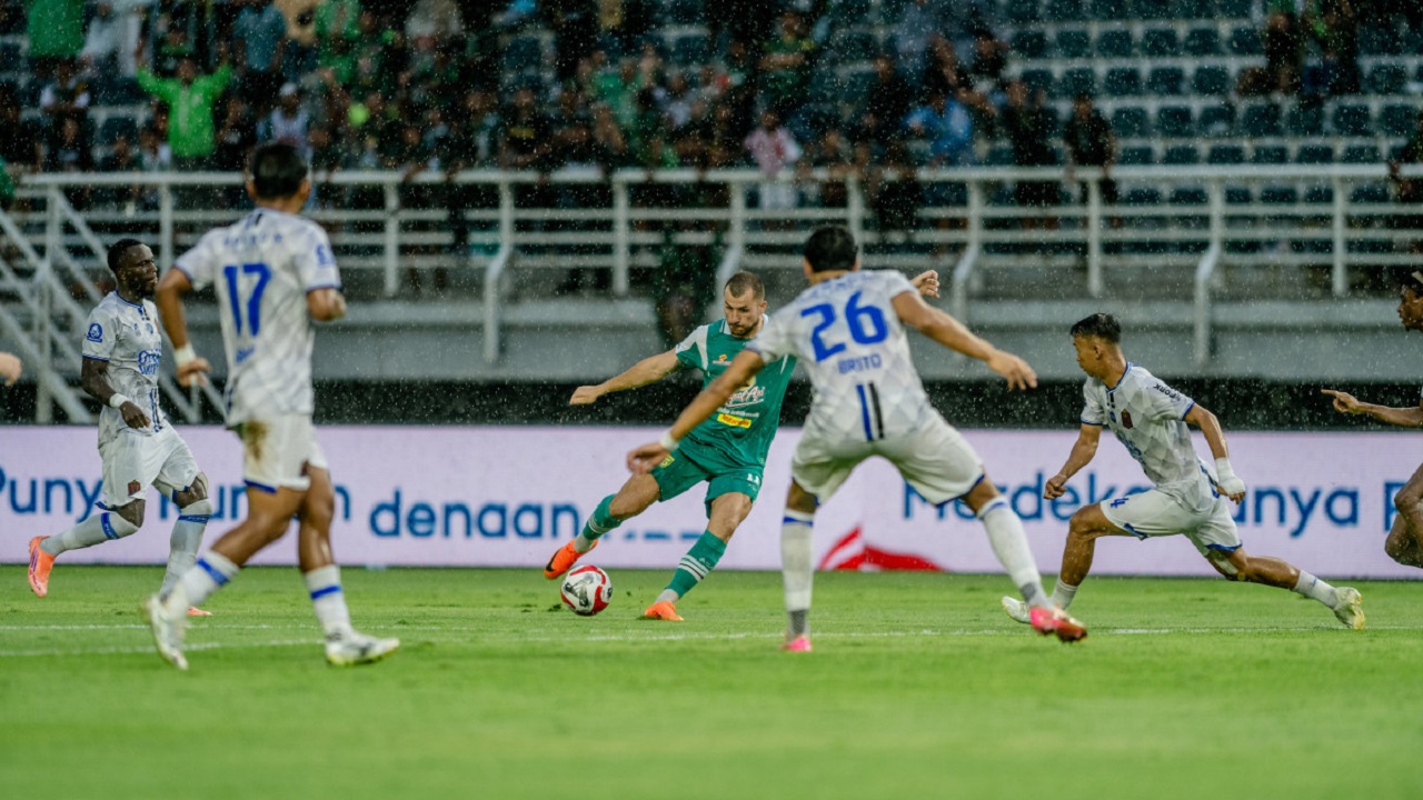 Penyerang Persebaya Surabaya, Mihailo Perovic