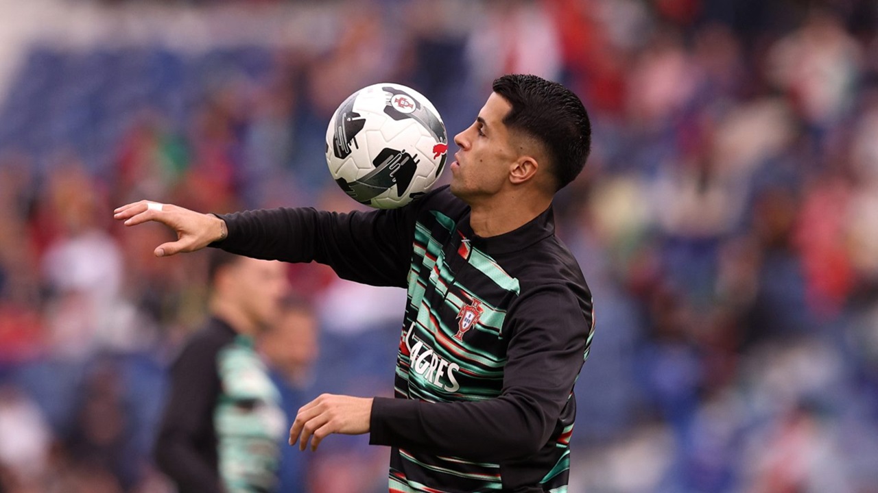 Barcelona Urungkan Niat untuk Merekrut Joao Cancelo